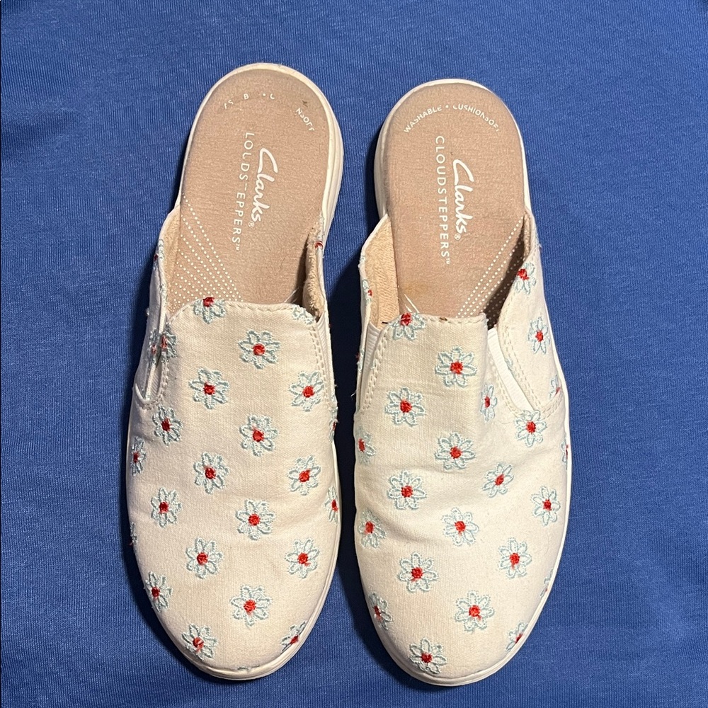 Clarks Women's Cream Floral Slip-On Mules